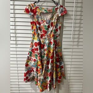 This Is A 1950’s Vintage Floral & Fruit Style Cap Sleeve Dress ❤️ Size Medium